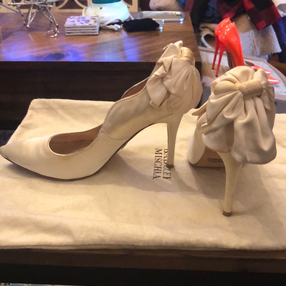 Badgley Mischka bow heel white satin pumps.